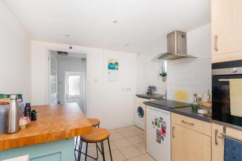 7K6AHD - Basement Kitchen C.jpg