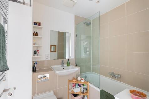 6A0P5BR - Bathroom A.jpg