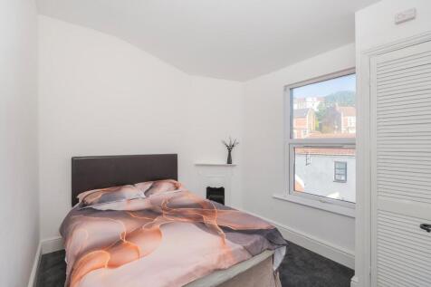 2S7J0LBR - Bedroom B.jpg