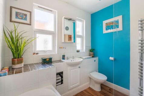 3B9RKE - Bathroom A.jpg