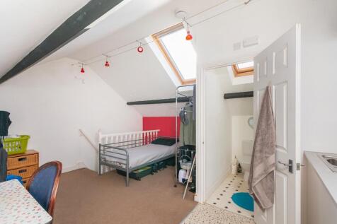 3B9RKE - Bedroom J.jpg