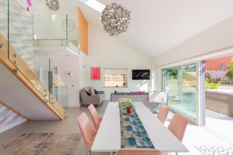 ESUOHAITSEH - Reception B.jpg