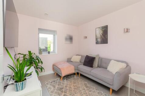 ESUOHAITSEH - Snug.Bedroom B.jpg