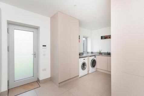 ESUOHAITSEH - Utility A.jpg