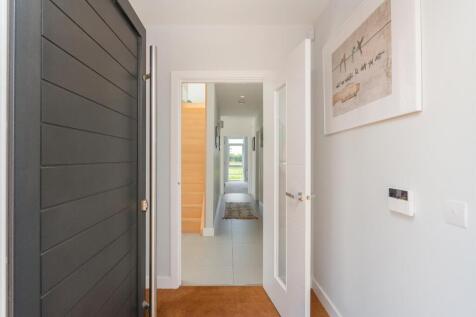 ESUOHAITSEH - Entrance Hall A.jpg