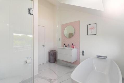 ESUOHAITSEH - Bathroom A.jpg