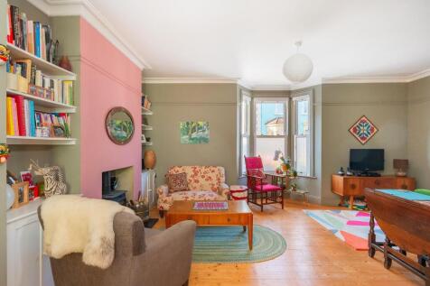 1A1SBR - Living Room E.jpg