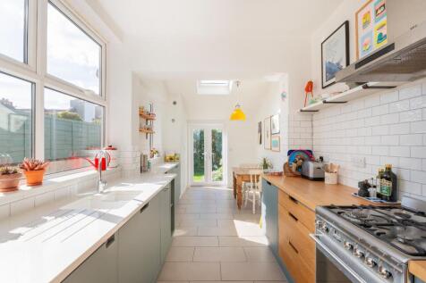 1A7RVP - Kitchen E.jpg