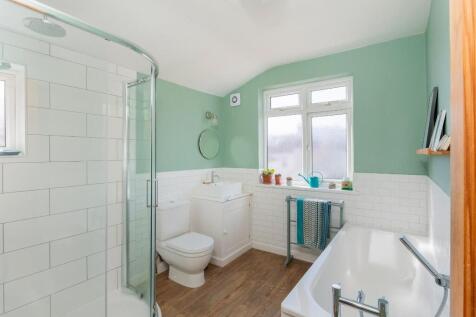 1A7RVP - Bathroom B.jpg