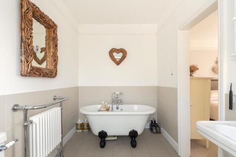 1H7RCN - Ensuite A.jpg