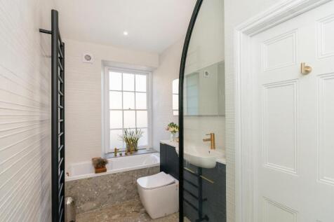 1H7RCN - Bathroom B.jpg