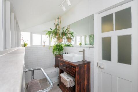 1H7RCN - Shower Room B.jpg