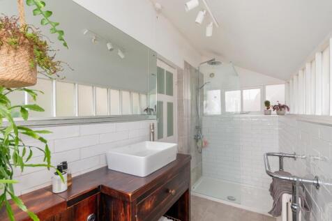 1H7RCN - Shower Room A.jpg