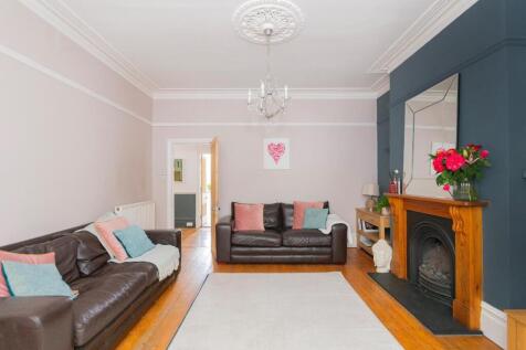 0C8RKE - Living Room B.jpg