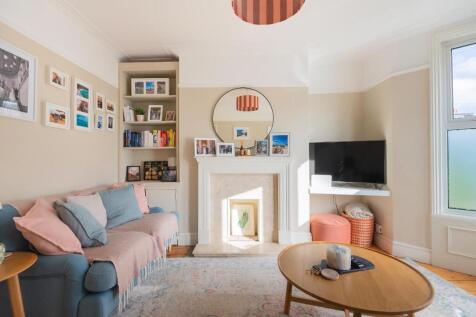 0G6PABN - Living Room A.jpg