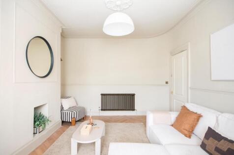 1R8HEE - Living Room B.jpg