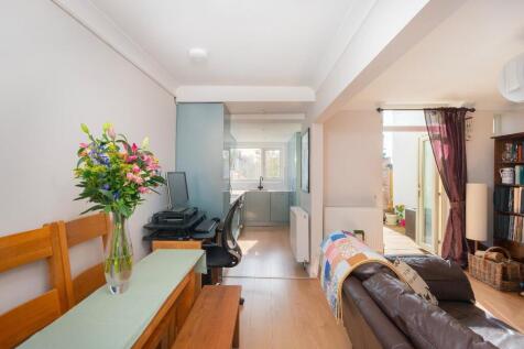 G4F8WSTN - Lounge Diner E.jpg