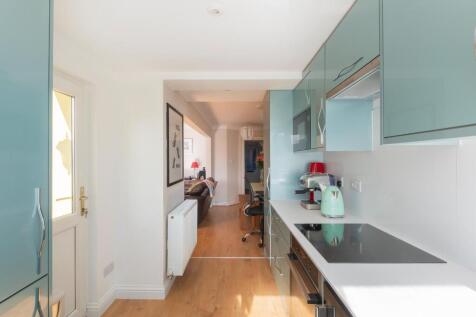 G4F8WSTN - Kitchen B.jpg