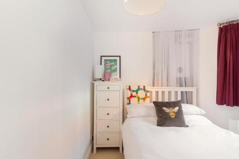 G4F8WSTN - Bedroom D.jpg