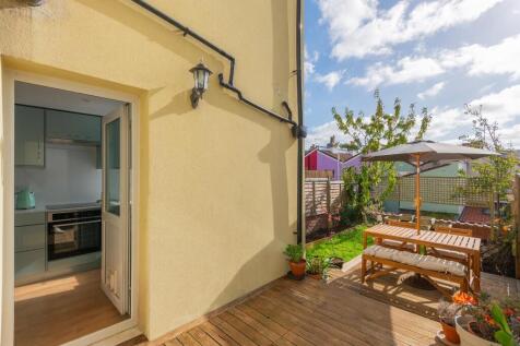 G4F8WSTN - External L.jpg