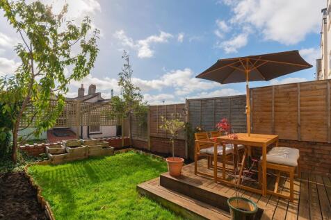 G4F8WSTN - External J.jpg