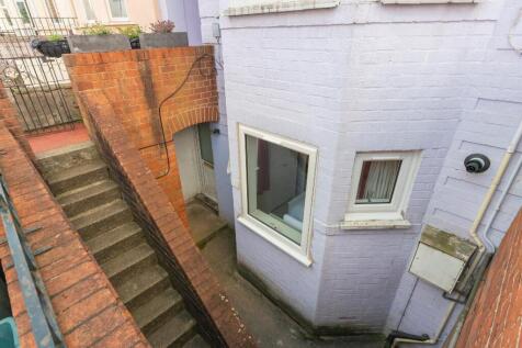 G4F8WSTN - External D.jpg