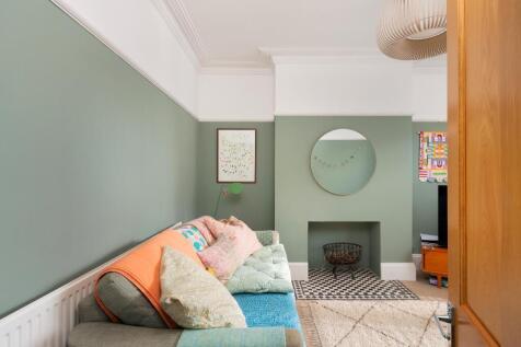 1R8RSE - Living Room D.jpg