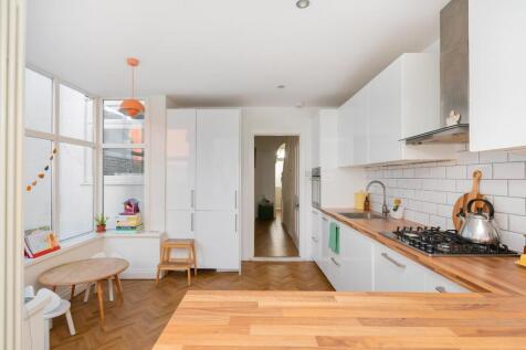 1R8RSE - Kitchen Diner E.jpg