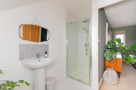 1R8RSE - Ensuite A.jpg