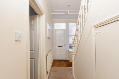 3Y2REN - Hallway B.jpg