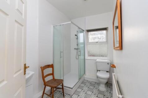 3Y2REN - Bathroom B.jpg