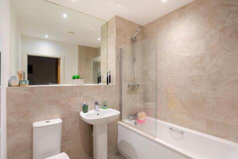 1B1CSC - Bathroom B.jpg