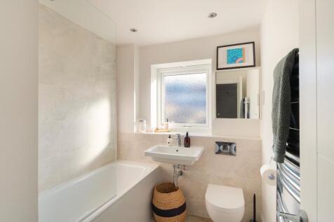 2O4PHCBH - Bathroom B.jpg