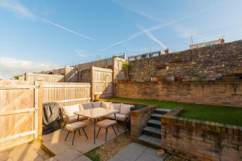 2O4PHCBH - External J.jpg