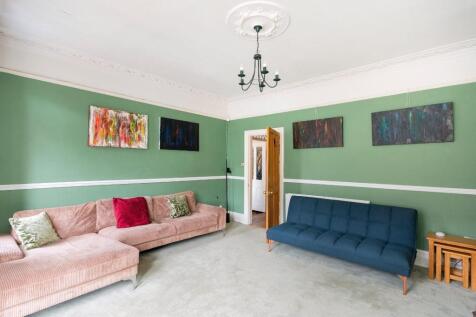 9W0RBN - Living Room B.jpg