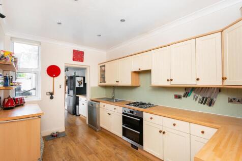 9W0RBN - Kitchen B.jpg