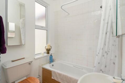 9W0RBN - Bathroom B.jpg