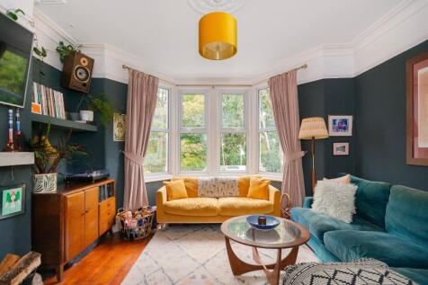 1N5R0SA - Living Room E.jpg