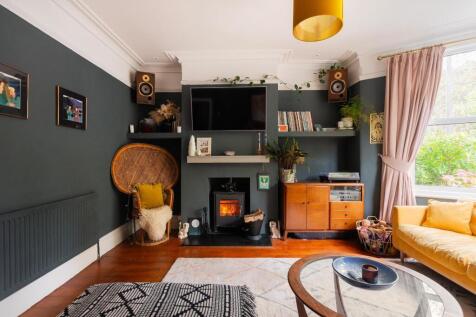 1N5R0SA - Living Room B.jpg