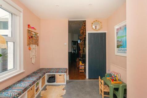 1N5R0SA - Kitchen C.jpg