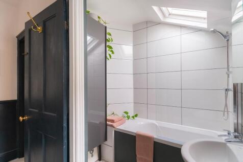 1N5R0SA - Bathroom B.jpg