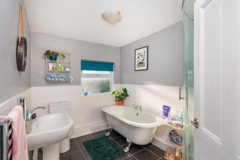 0A4SBR - Bathroom B.jpg