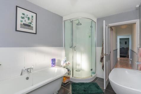 0A4SBR - Bathroom A.jpg