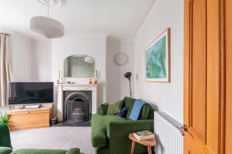 7M2RBR - Living Room D.jpg