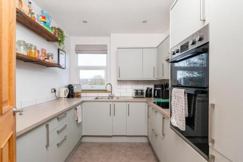 7M2RBR - Kitchen B.jpg