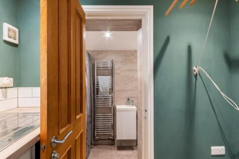 7M2RBR - Shower Room A.jpg