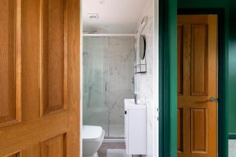 7M2RBR - Ensuite A.jpg