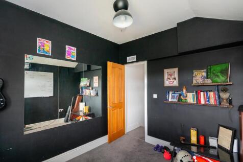 7M2RBR - Bedroom A.jpg