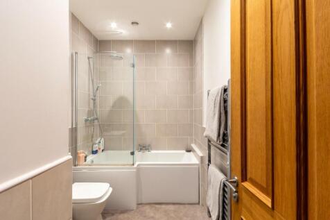 7M2RBR - Bathroom C.jpg