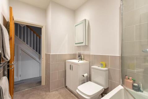 7M2RBR - Bathroom A.jpg